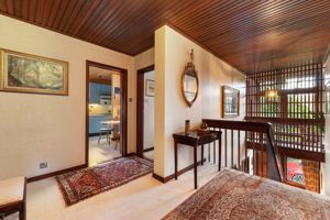 1st floor landing- click for photo gallery